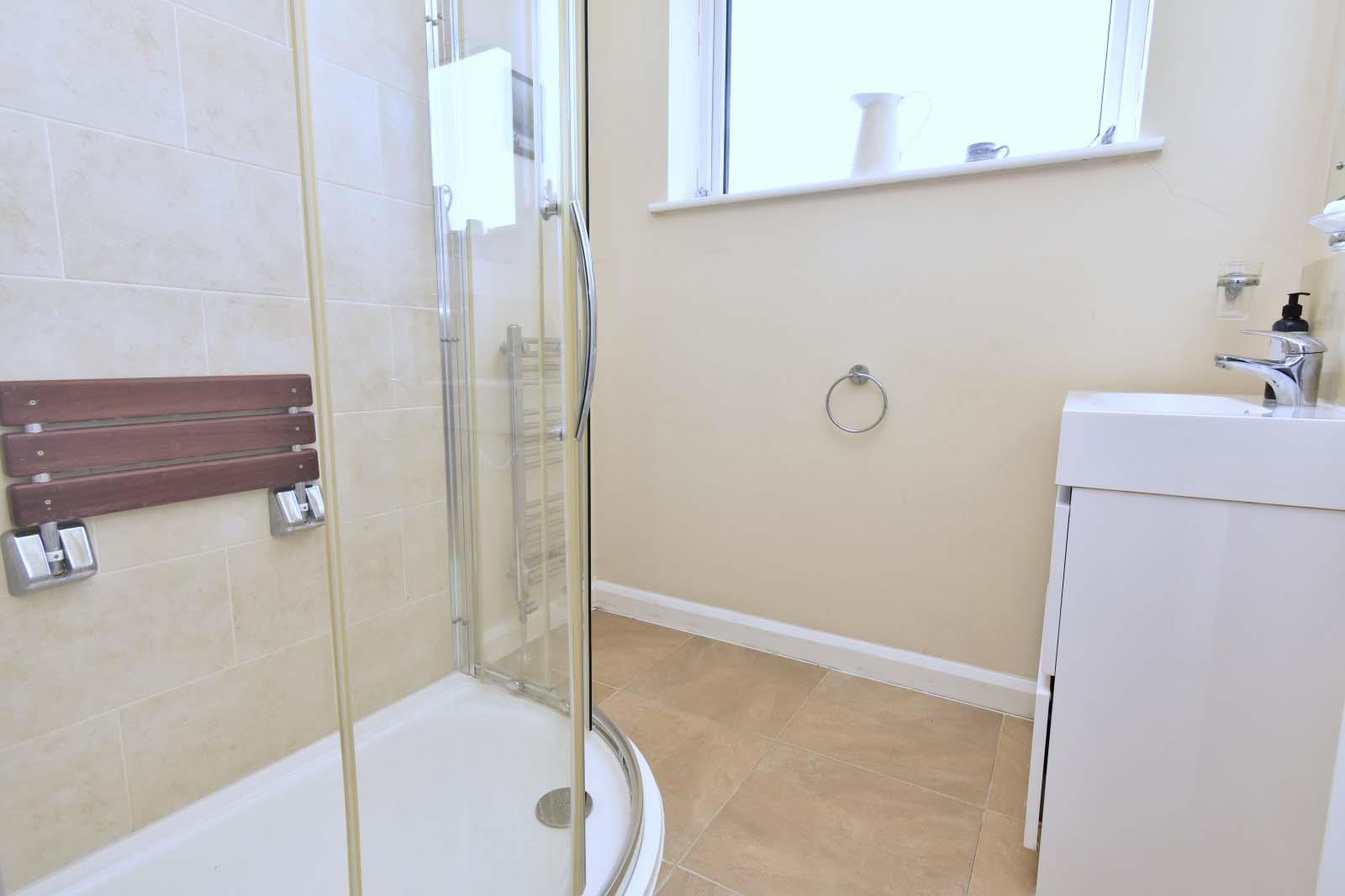 A SHOWER ROOM.JPG